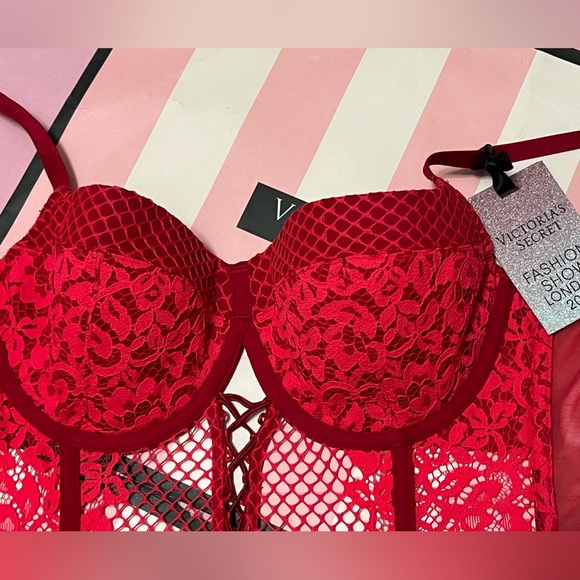 EXCLUSIVE RARE Victoria’s Secret 2014 London Fashion Show Longline  CHRISTMAS - Picture 4 of 6